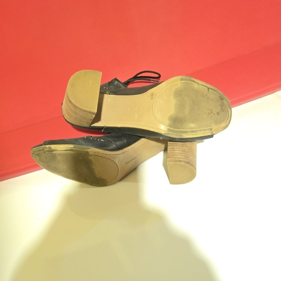 Women's Lucky Brand Black Leather Women's Heeled Sandals. - Picture 6 of 7